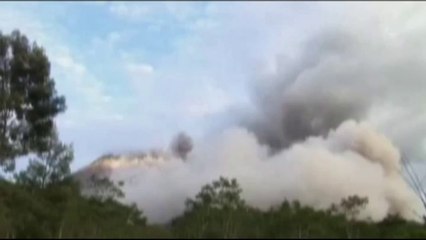 Indonesia - La cenere del vulcano Merapi blocca i voli