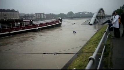 Polonia - Le alluvioni - Kraków - powódź. kładka
