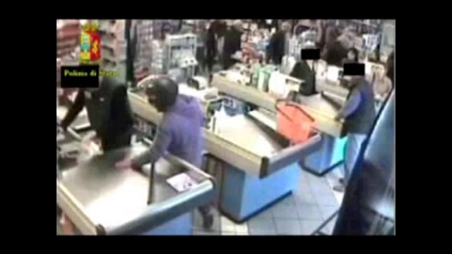 Roma - Arrestato il rapinatore con il casco