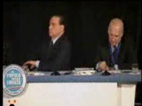 Roma - Pdl, Berlusconi interrompe l'intervento di Fini