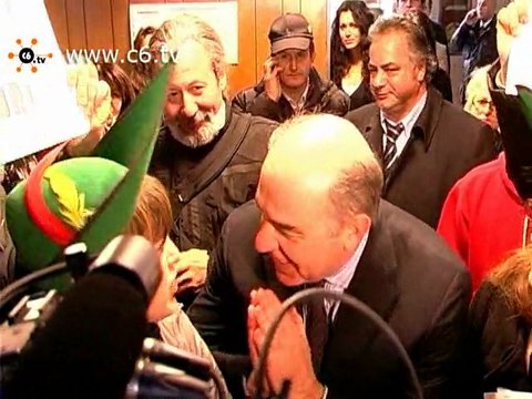 Trivulzio occupato dai centri sociali: 'Diritto alla casa'