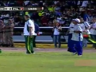 Bu adam şaşırmış!