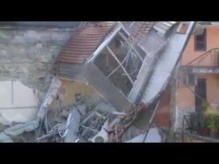 Frattaminore (NA) - Crollo di un palazzo di due piani