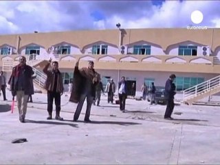 Rebel Libyan troops abandon bases