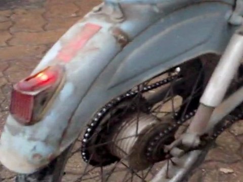 motobecane av 85 sortie de grange.2011/02/19