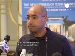 Libye : foule à l'aéroport de Tripoli pour fuir les...