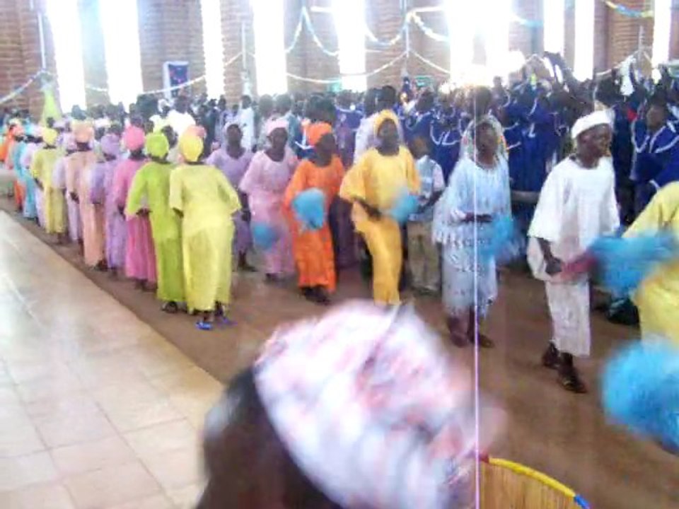 Burkina Faso, Dissin, danse de début de messe