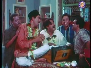 Download Video: Sunil Dutt Tries To Sing - Sunil Dutt, Kishore Kumar & Saira Banu - Padosan