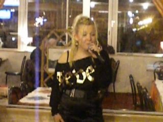 ANNE CLAIRE JE VIENS DU SUD  resto karaoke 26022011 041