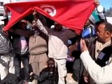 Refugees welcomed at Tunisian frontier.