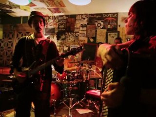 Bruit Qui Court - La France n aime pas... - Mundicore Films