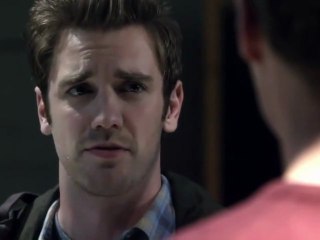 V(2009) Extrait 2x08 "Uneasy Lies the Head" #3