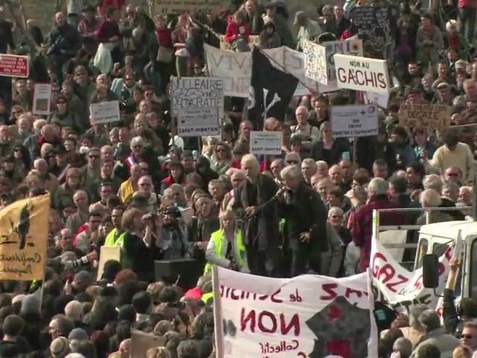 Manif gaz de schiste à Villeneuve-de-Berg - collectif Carmen