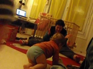 Sacha apprend à marcher-petite séance d'exercices