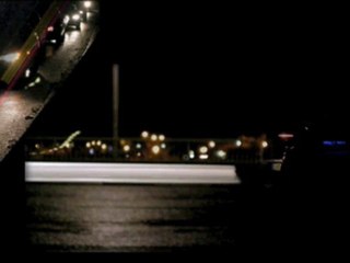 LE FEU PIÉTON EST ROUGE