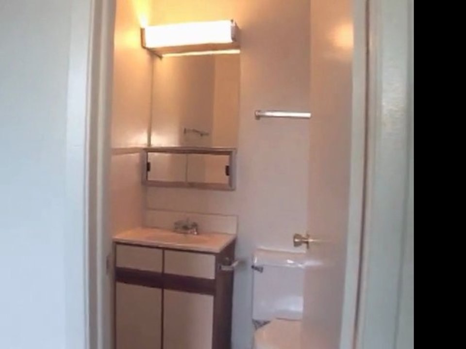 Hinsdale Lake Terrace Apartments in Willowbrook, IL 60527