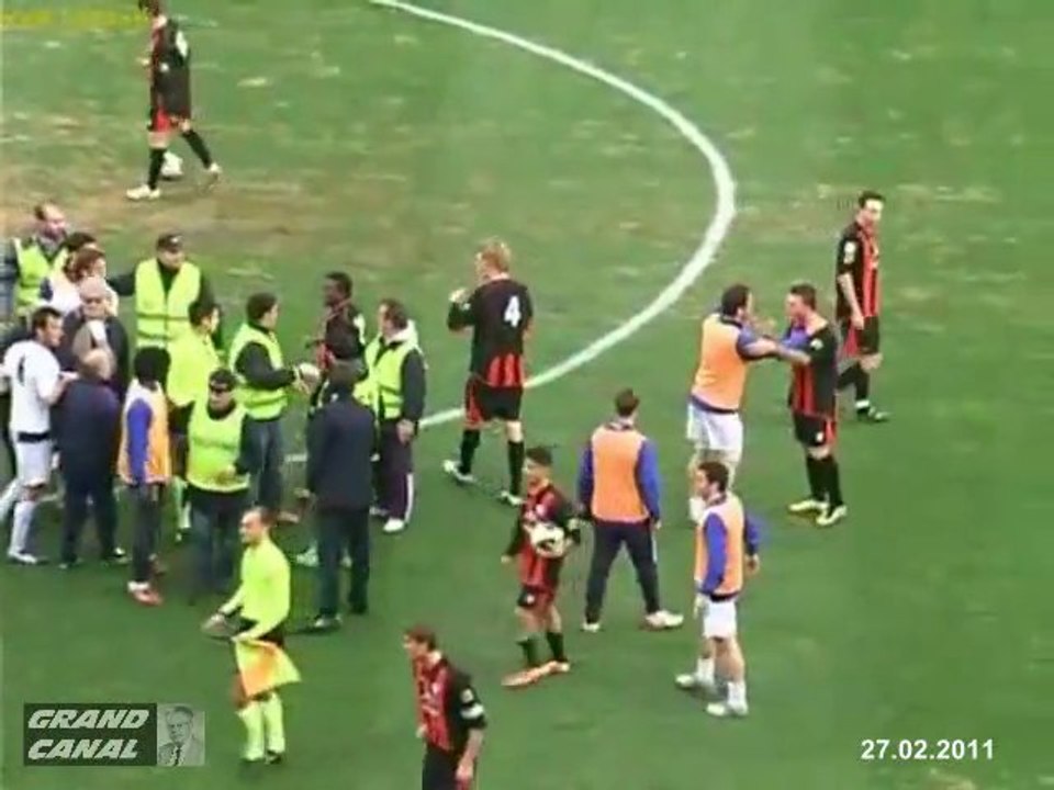 Foggia-Gela, rissa in campo