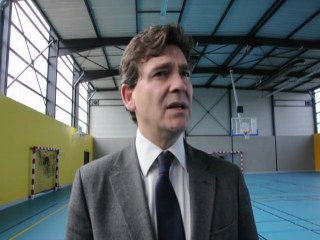 Arnaud Montebourg "tacle" N. Sarkozy (28/02/2011)