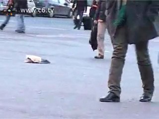 Spacciava preservativi 'drogati'. Arrestato