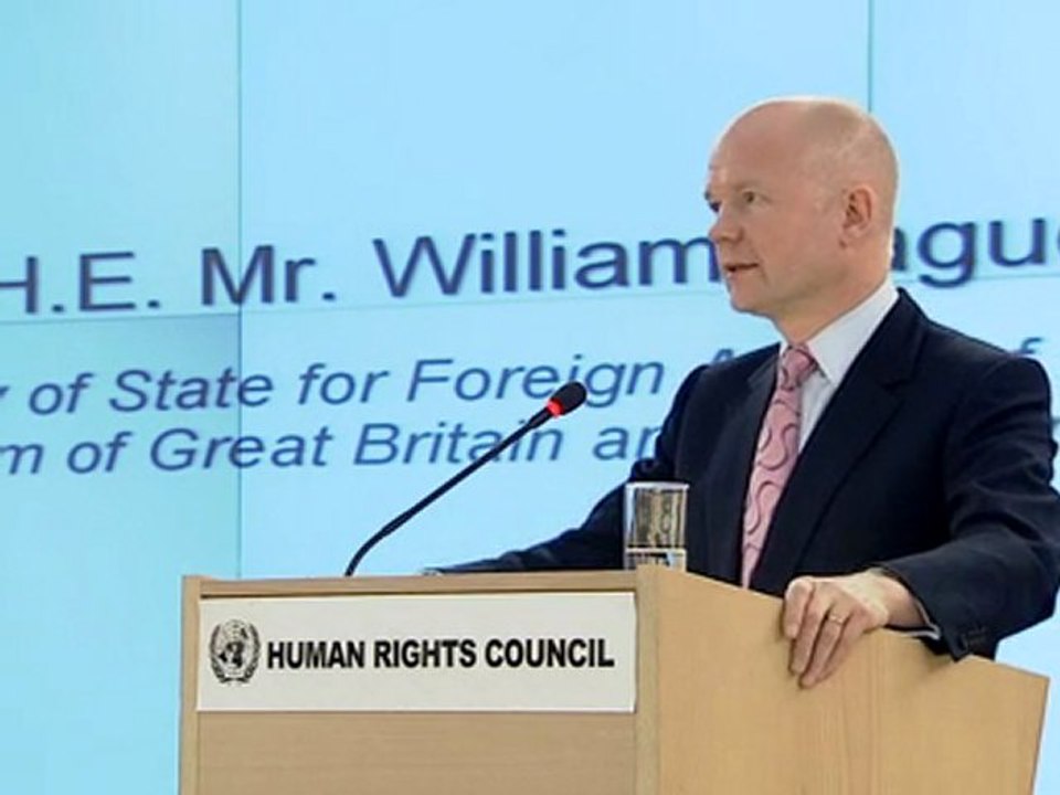 Hague urges Libya to end violence