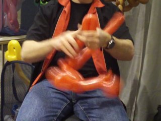 TomTheBalloonGuy teaches how to make a superhero