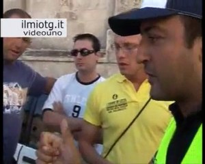 L'ASSESSORE E "GLI ABUSIVI"