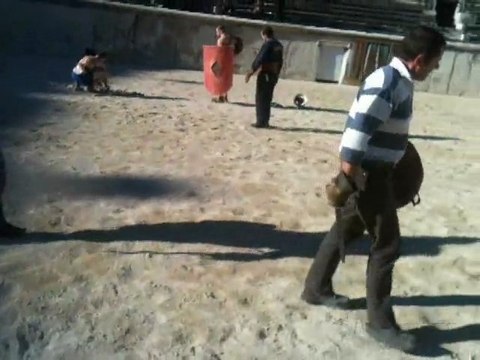 combat de gladiateurs entre Jacques et Philippe.