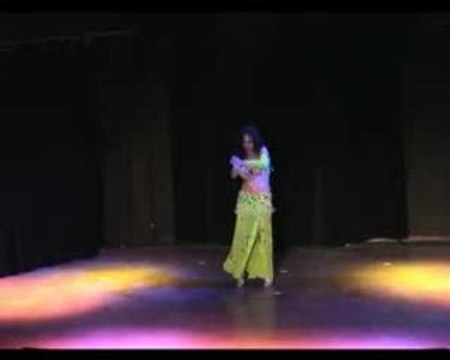 danseuse orientale Hayet drum solo.divX