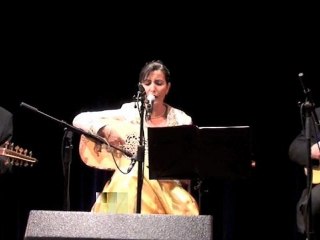 Beihdja au Centre Culturel Algérien 1: Laysa li fi d-dounya