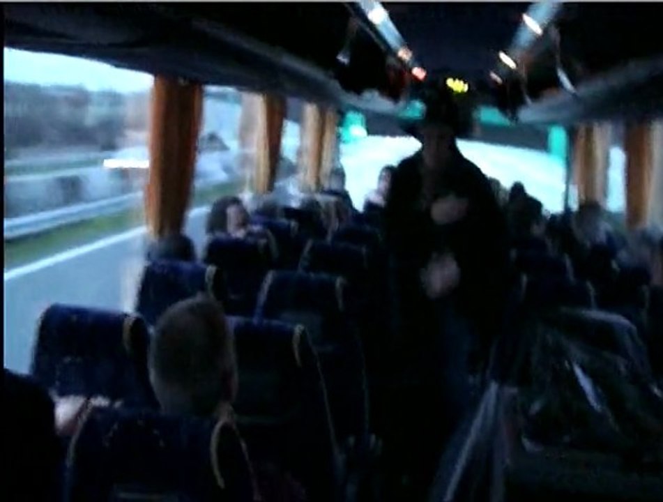 Ambiance dans le car du club des supporteurs "burdigalais"