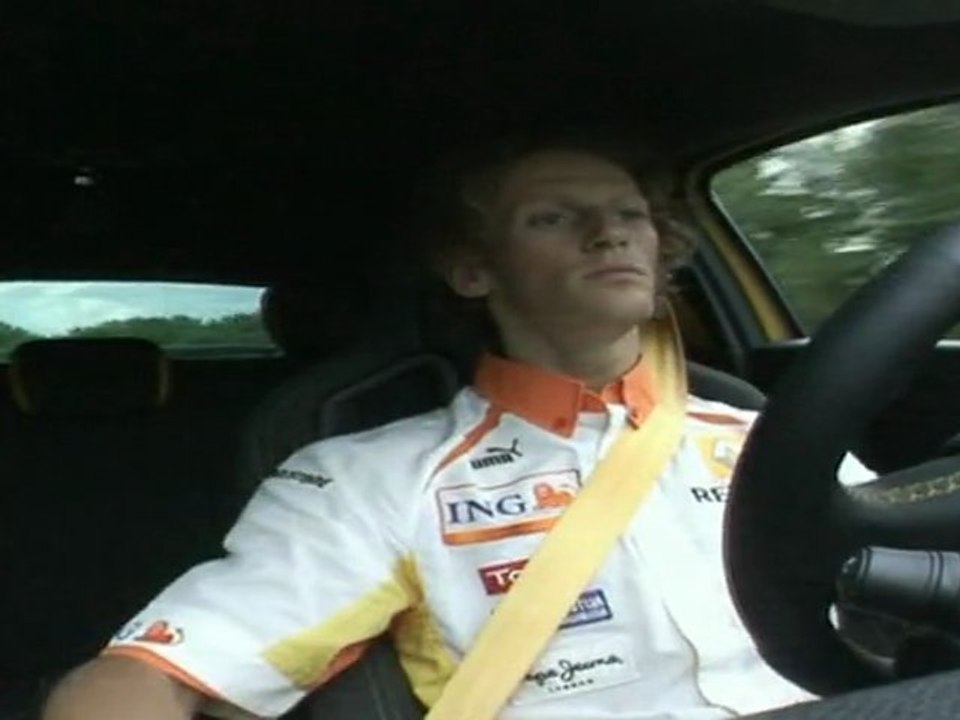 Romain Grosjean au volant de Mégane R.S. sur la Nordschleife