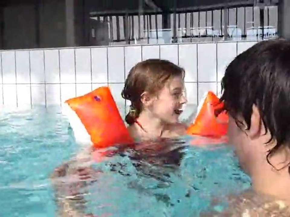 1er fois a la piscine angeline