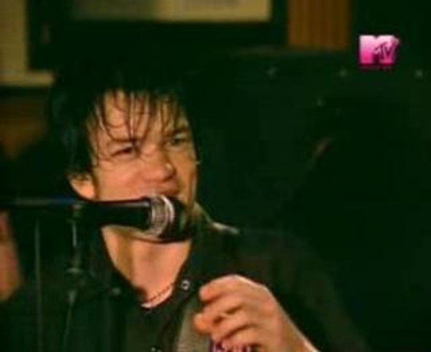 Sum 41 - Angels With Dirty Faces (live)