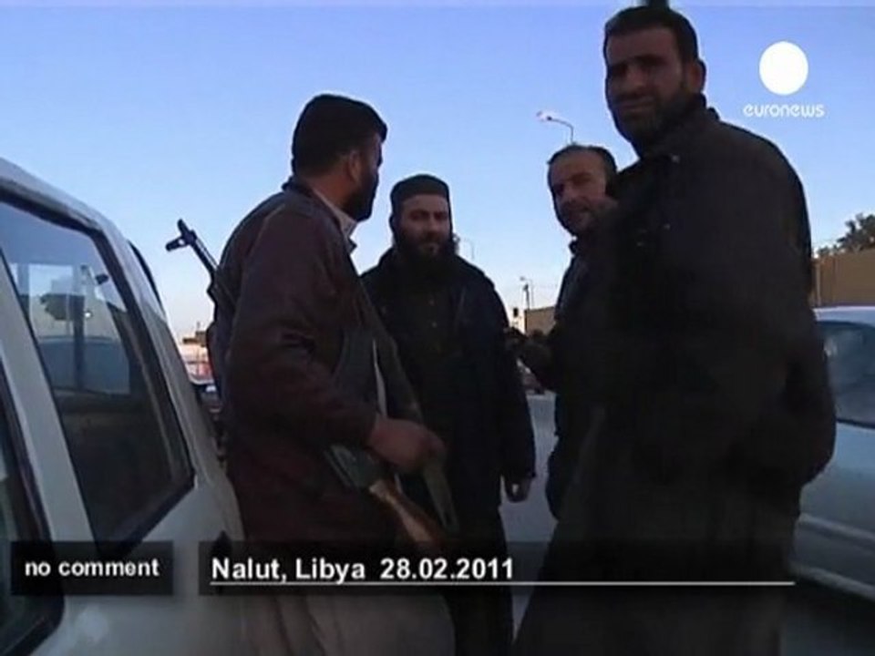 Gaddafi's armed opponents take Libyans towns - no comment