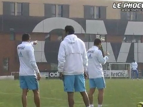 Brandao s'énerve contre un supporter à l'entraînement