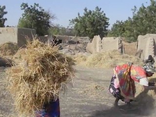 cuisson des poteries à kalabougou au  mali