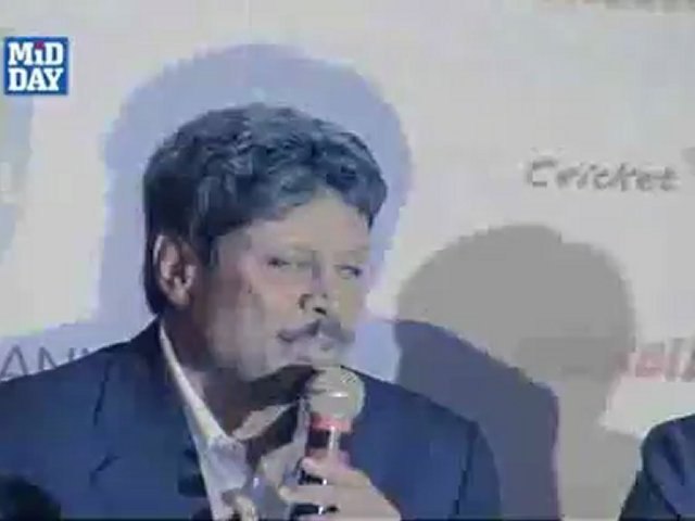 Kapil Dev backs MS Dhoni in UDRS controversy