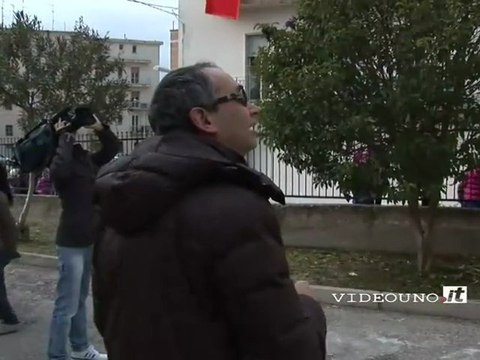 Matera: protesta scuola via Greco