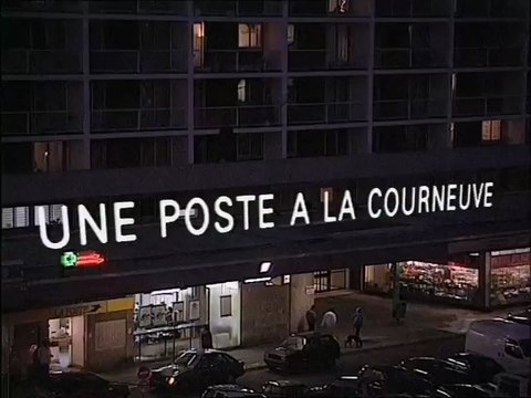 Une poste à la Courneuve, année : 1994, réalisation : Dominique Cabrera, habitants des 4000 HLM cités