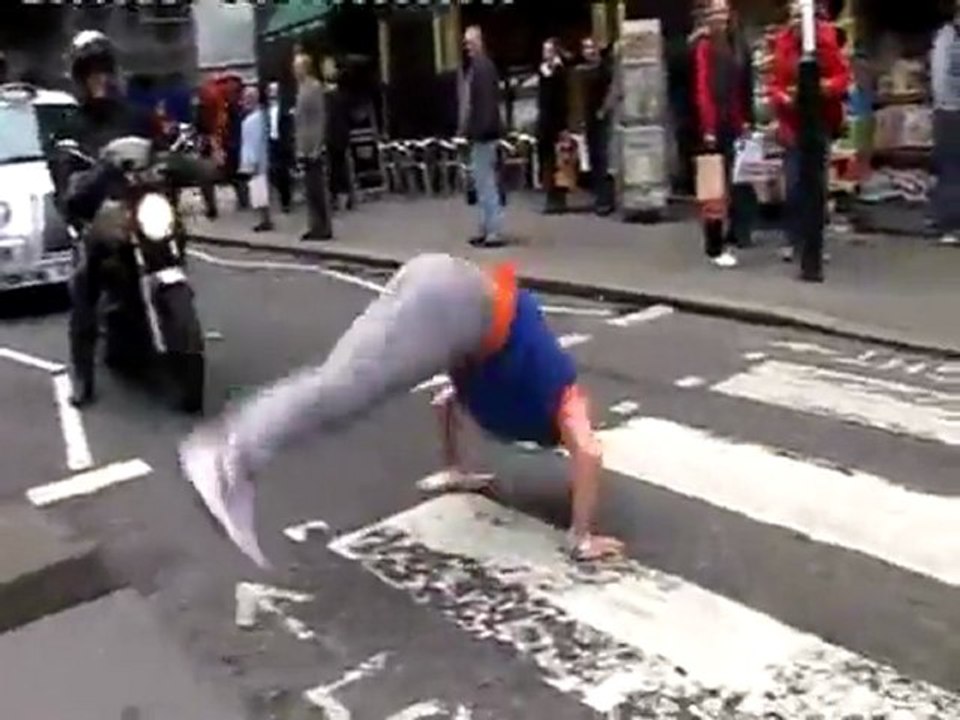 www.funimix.com - Extreme Caterpillar Breakdance