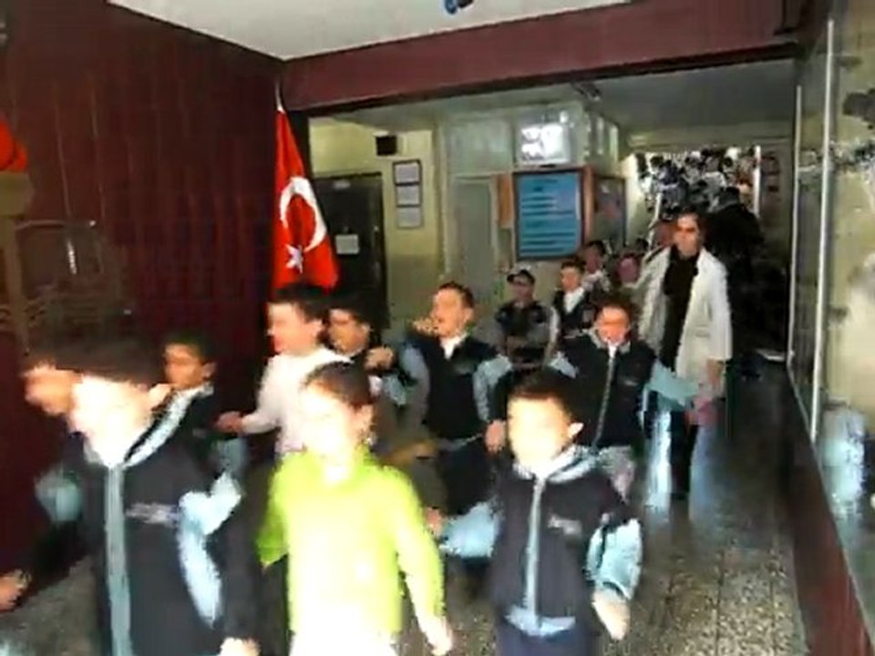 Öğlenciler için deprem tatbikatı 2011