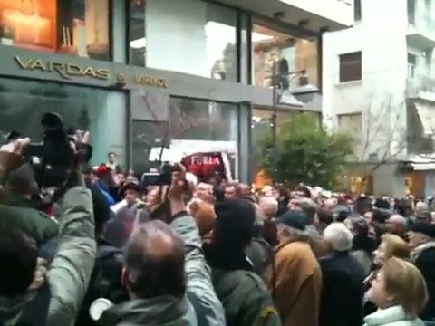 Διαμαρτυρία έξω από το σπίτι του Σημίτη 2
