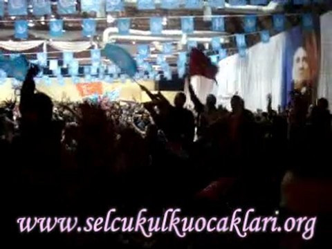 Ahmet Şafak Kırmızı Beyaz Yarim İzmir Konseri