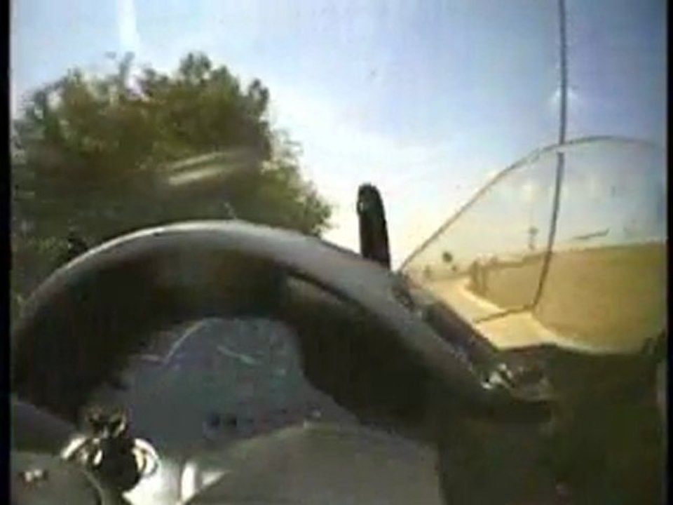 K1200LT UN PETIT FILM MONTAGE AVEC LA MICRO CAM SUR LA MOTO