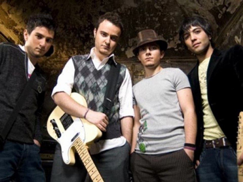 Seksendört - Akıyor Zaman | 2011 - Yeni Şarkı