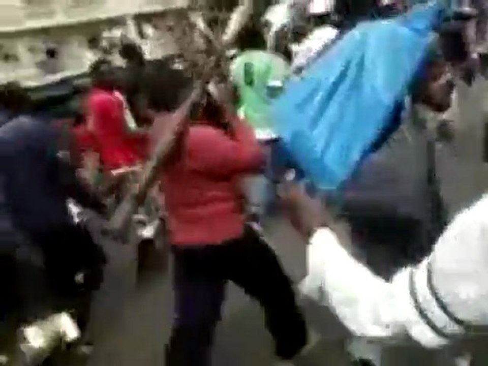 24 février: Manif pro-Ouattara avec fusils et lance-roquette