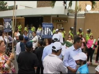 Obama puts no-fly zone back on table