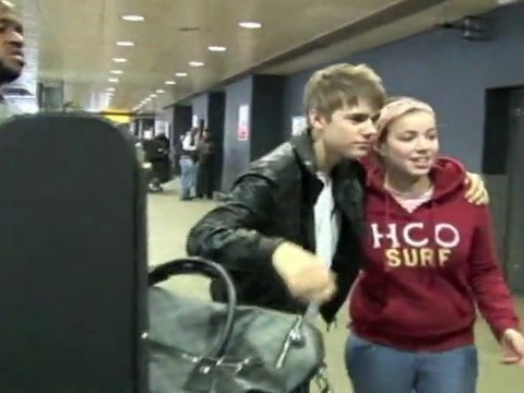 Justin Bieber Lands in London