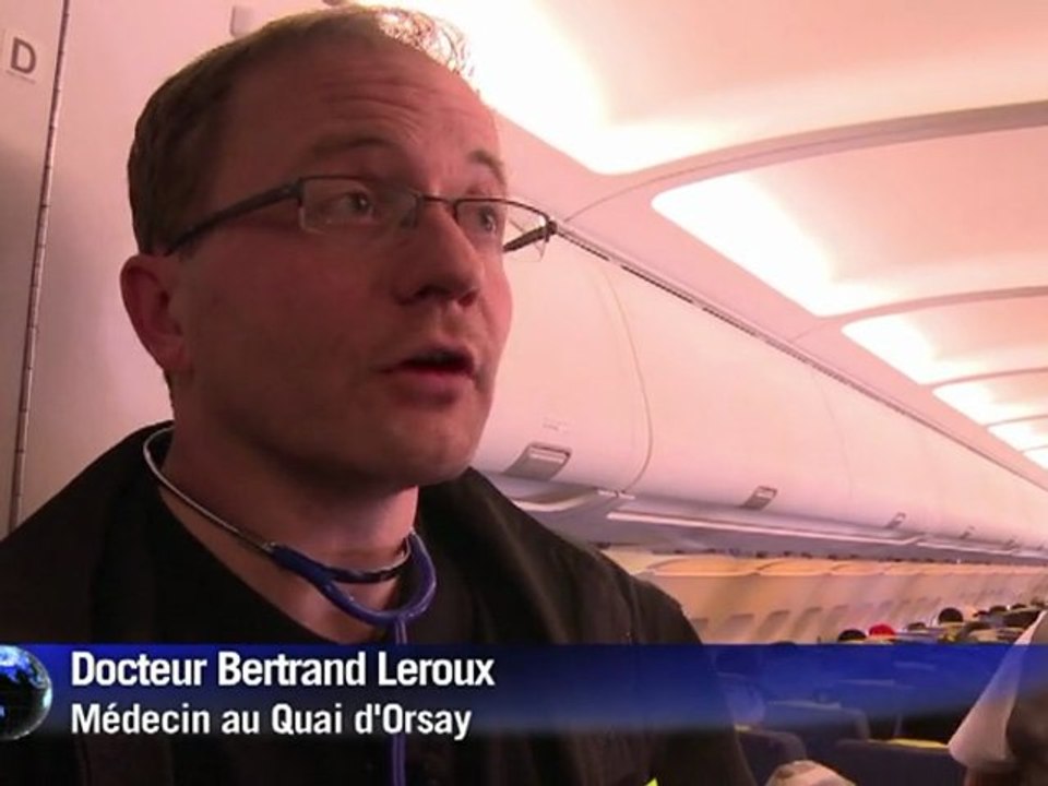 Arrivée au Caire d'un vol français avec 168 réfugiés égyptiens