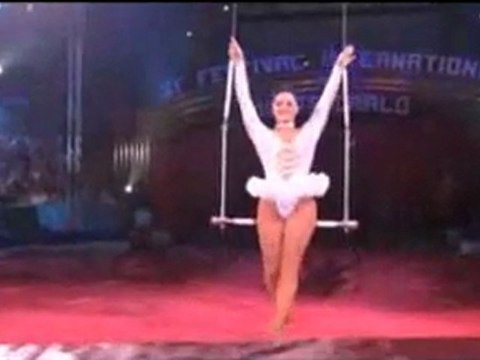 ELIZABETH AXT-trapeze-presents Art agency Valentino